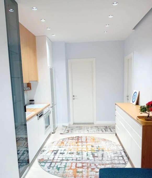 Tirana Road Blloku Area Apartment Екстериор снимка