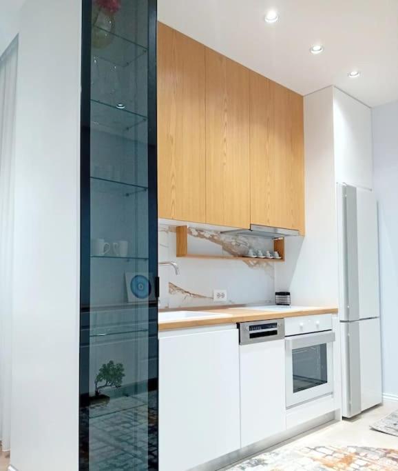 Tirana Road Blloku Area Apartment Екстериор снимка