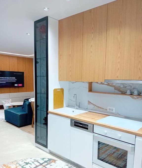 Tirana Road Blloku Area Apartment Екстериор снимка